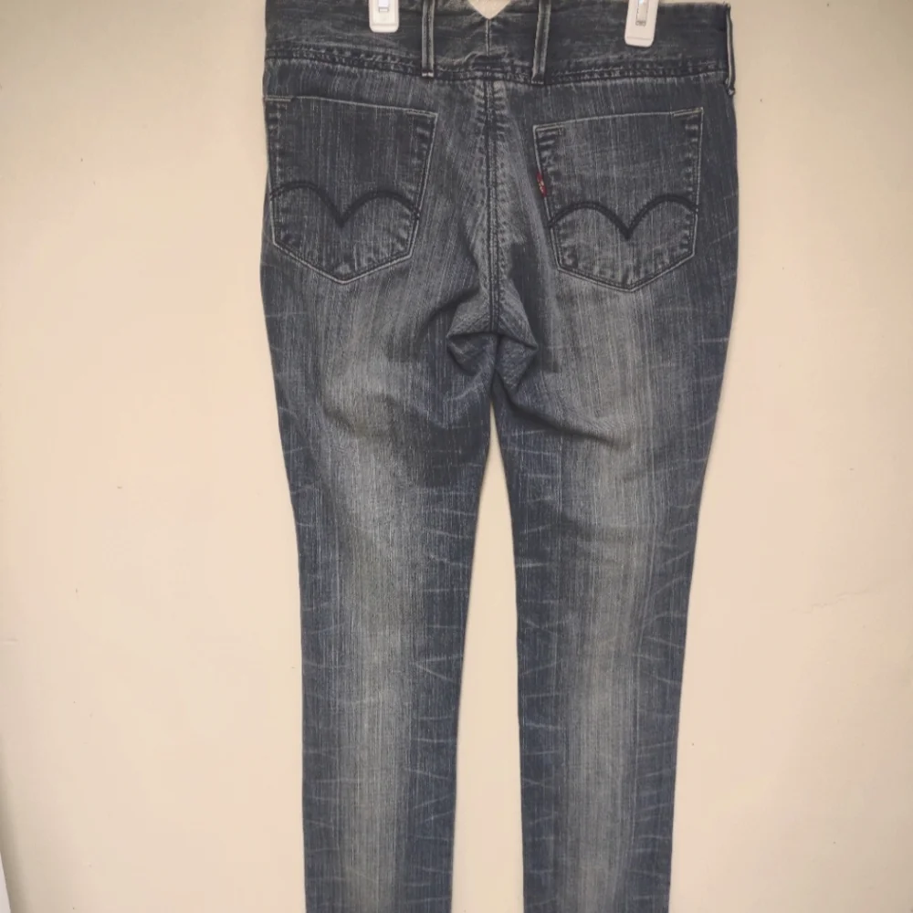 Levi's Blue Women's Dark Wash Straight Leg Denim Jeans Size 30W 32L - Picture 2 of 15